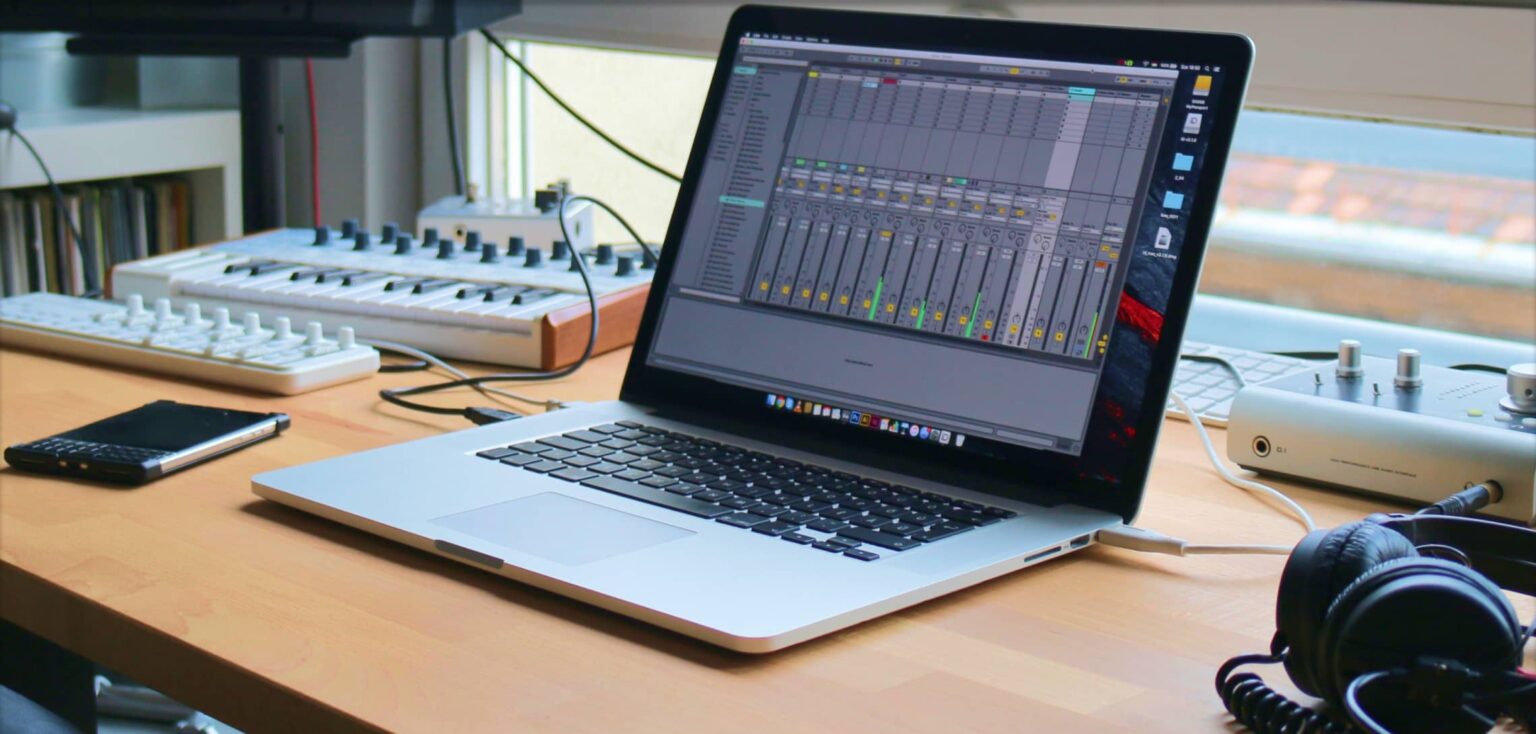 Ako vybrať počítač na produckciu, editáciu a nahrávanie hudby? Najlepší počítačna na produkciu hudby. Notebook